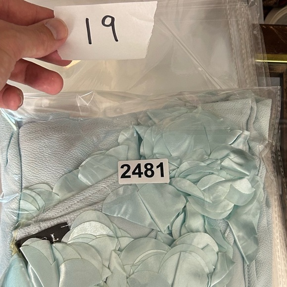 Club L NWT Elegant Light Blue Floral Dress Wedding Guess Size 6 Slip Stretch - Picture 12 of 12